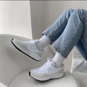 Nike Waffle Debut DH9522-101 White Sneakers Men’s 7 Women’s 8.5